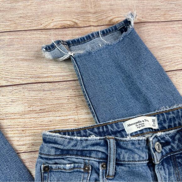 Abercrombie & Fitch Curve Love the Skinny High-Rise - DISTRESSED - Picture 8 of 9